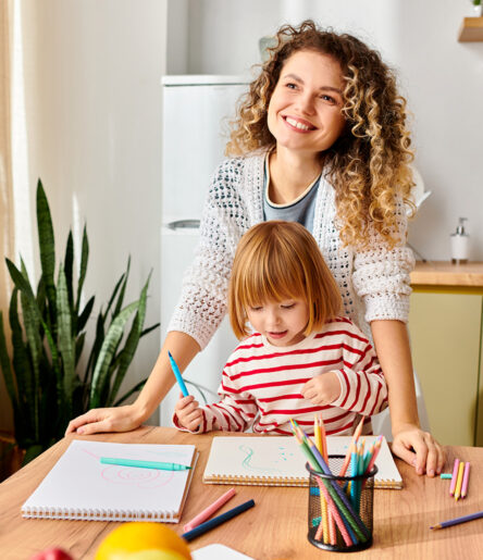 Une maman qui a apaisé son enfant après avoir lu le guide de Mioveli