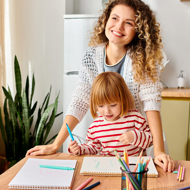 Une maman qui a apaisé son enfant après avoir lu le guide de Mioveli