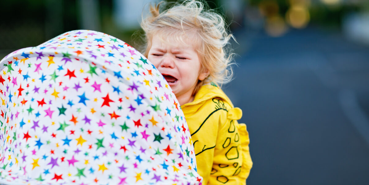 Petite fille 2 ans en crise de colère