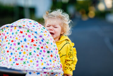 Petite fille 2 ans en crise de colère