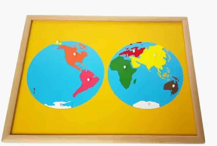 Puzzle planisphère avec plateau