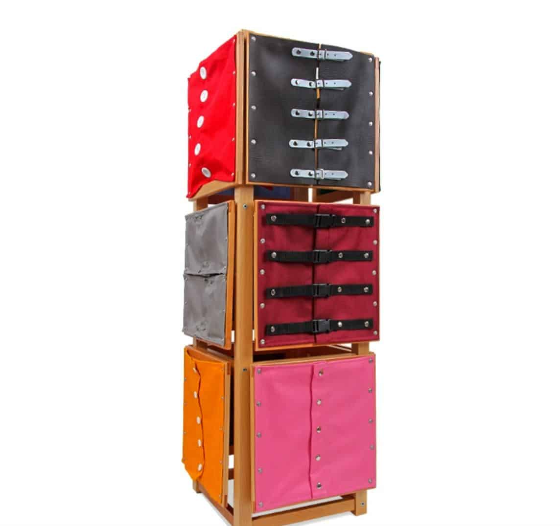 Support avec 12 cadres d'habillage